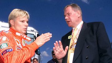 19990829 - SPA, BELGIA - F-1 OSAKILPAILU: Mika Salo ja pääministeri Paavo Lipponen ennen kisan alkua sunnuntaina. 