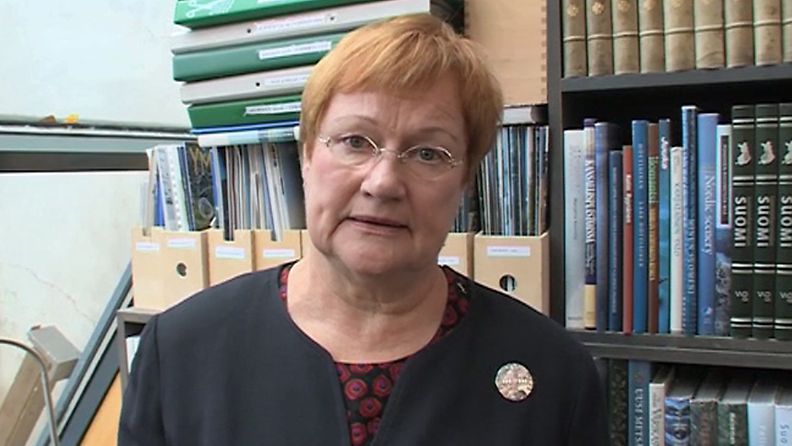 Presidentti Tarja Halonen muistuttaa hyvästä käytöksestä.