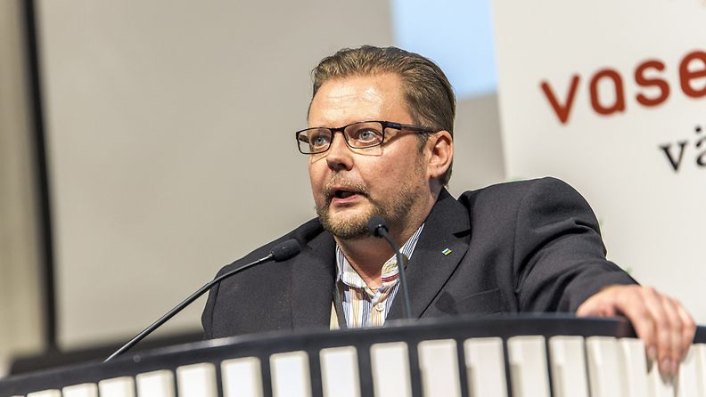 Vasemmistoliiton puoluesihteeri Marko Varajärvi.