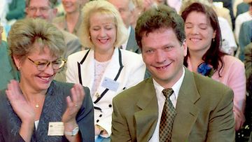 10.6.1995 VAASA: Puheenjohtaja Sauli Niinistö valittiin yksimielisesti jatkamaan Kokoomuksen johdossa.Vas Maija Perho-Santala. 