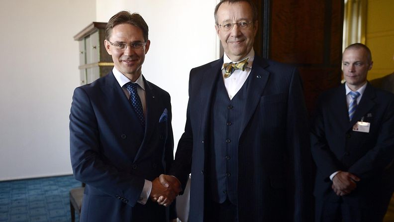 Viron presidentiltä erikoinen Nato-vihjaus eduskunnassa