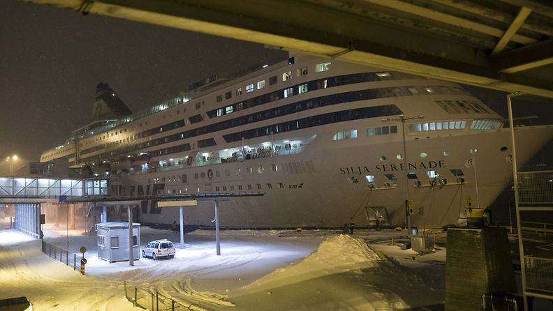  Tallink Siljan Serenade -matkustajalaiva saapuu Helsingin satamaan useita tunteja myöhässä 30. marraskuuta 2012. 