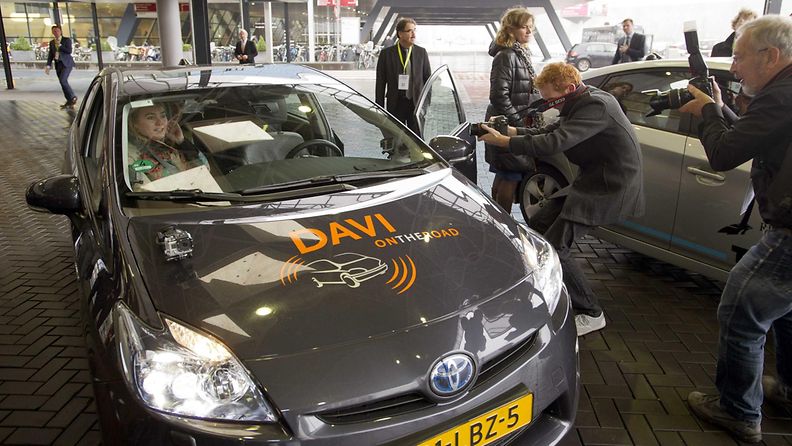 Toyotan itseohjaava auto Amsterdamissa 12.11.2013. 