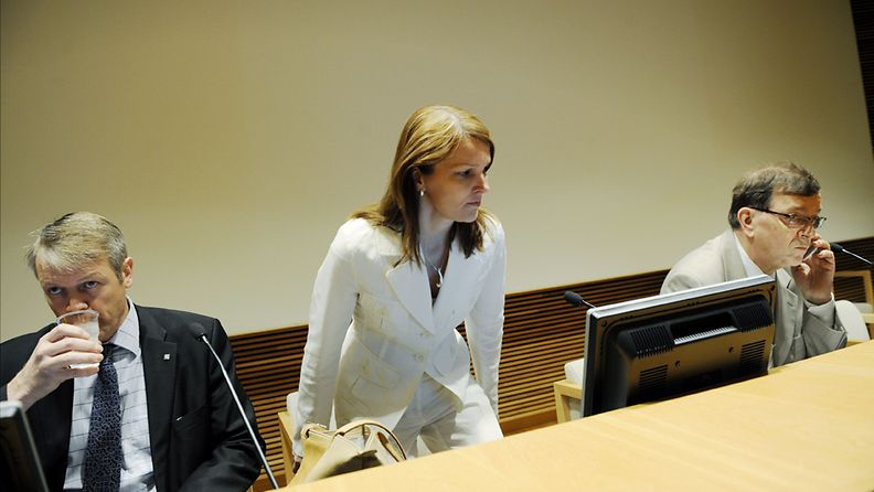 Keskustan varapuheenjohtaja Timo Kaunisto, puheenjohtaja Mari Kiviniemi ja Paavo Väyrynen paneelikeskustelussa 2. kesäkuuta 2010.  