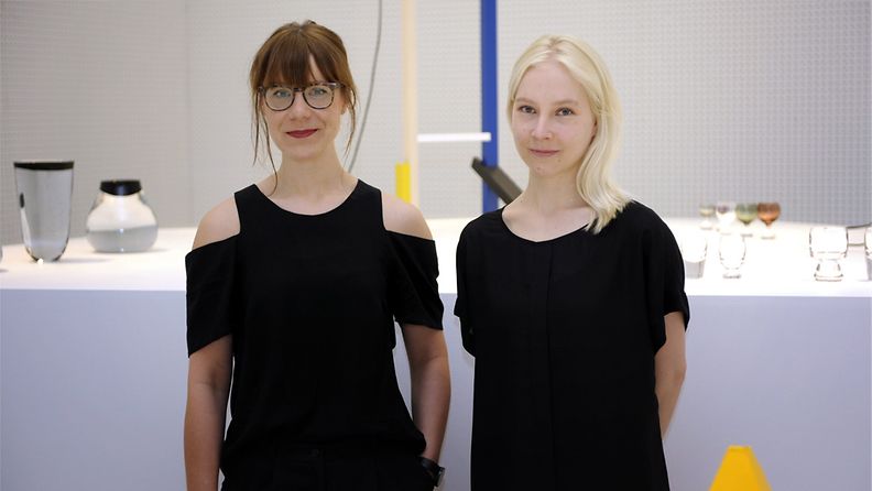  Tallenna  Design Forum Finlandin Vuoden nuori muotoilija -palkinnon vastaanottivat muotoilijat Mari Isopahkala (vas.) ja Iina Vuorivirta 30. toukokuuta 2013.