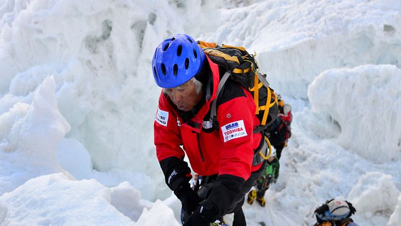 80-vuotias Miura saavutti maailman korkeimman vuoren huipun aikaisin tänä aamuna Suomen aikaa.   