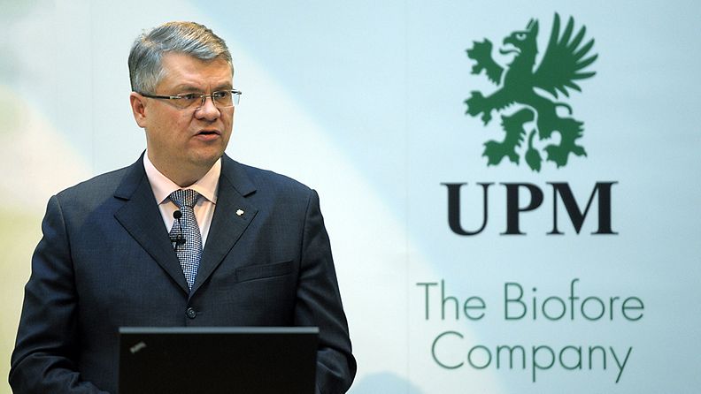 Toimitusjohtaja Jussi Pesonen esittelee UPM:n vuoden 2011 taloudellisen tuloksensa lehdistötilaisuudessa, 1. helmikuuta 2012.