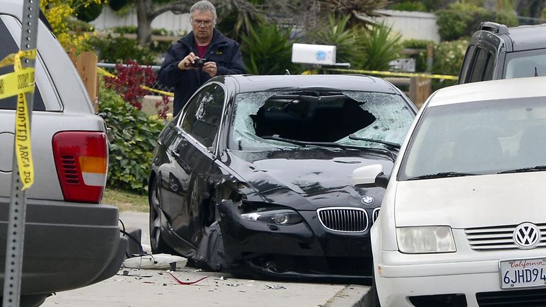 Mustan BMW:n ikkunasta tulittanut mies ampui jalankulkijoita Yhdysvalloissa 24.5.2014.