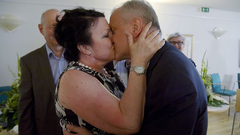 Olli Rehn suudelma eurovaalit