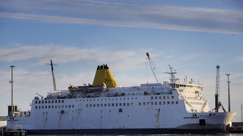 Vaasanlaivojen laiva Wasa Express Vaasan satamassa 5.tammikuuta 2013. 