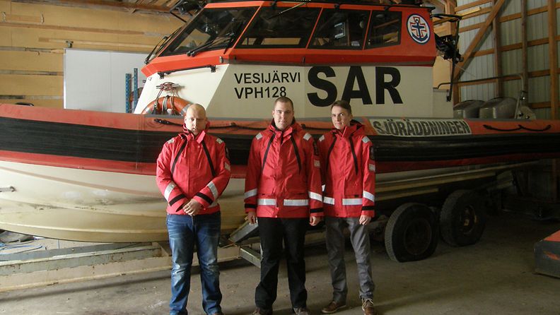 Suomen Meripelastusseura on nimittänyt vuoden 2012 meripelastajaksi lahtelaisen pelastusvene Vesijärven miehistön. Miehistöön kuuluvat Esa Kesäniemi (aluksen päällikkö), Mikko Kaaronen ja Antti Pesu, jotka pelastivat neljä veden varaan joutunutta miestä Sysmässä 25. elokuuta. 