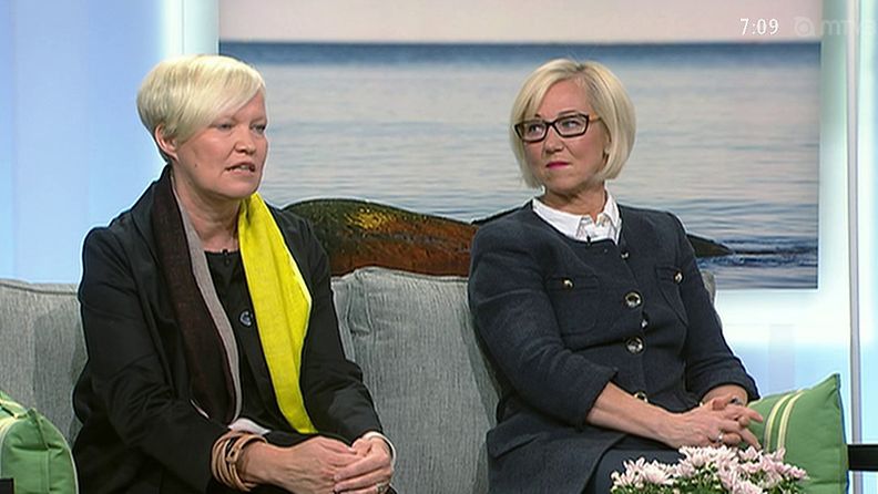 Marimekon taiteellinen johtaja Minna Kemell-Kutvonen ja dosentti Kirsti Lindberg-Repo Huomenta Suomessa 30. toukokuuta 2013.