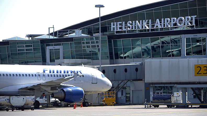 Finnairin matkustajakone terminaalilla Helsinki-Vantaan lentokentällä, 23. toukokuuta 2012.