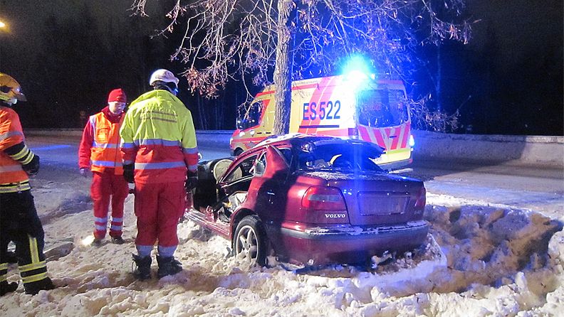 Neljä henkilöä on loukkaantunut ulosajossa Mikkelissä 29.12.2012,