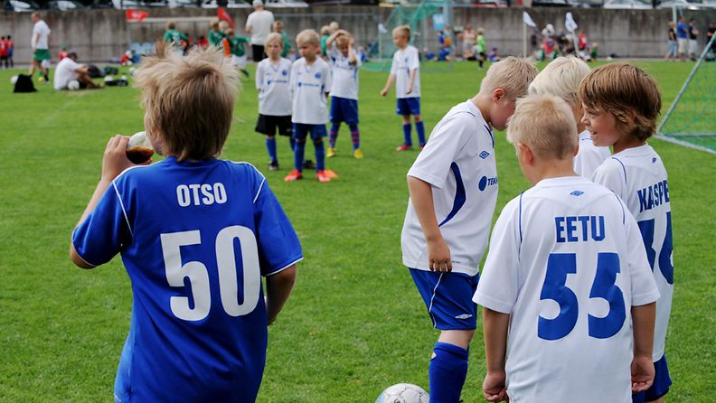 Helsinki Cup pääsi vauhtiin 8. heinäkuuta 2013. Nyt 38. kerran järjestettävään turnaukseen odotetaan noin 950 juniorijoukkuetta 13 eri maasta.