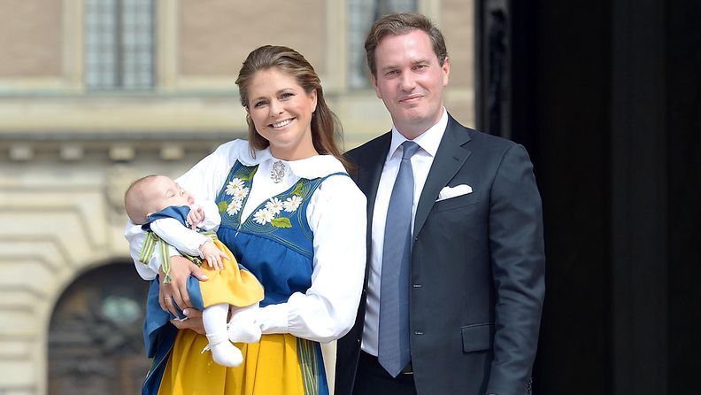 Madeleine, Leonore ja Chris Ruotsin kansallispäivänä 6.6.2014. (2)