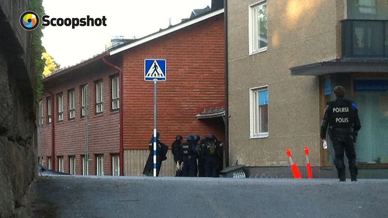 Epäily asemiehestä aiheutti ison poliisioperaation Jämsänkosken keskustassa.