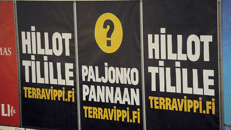 Pikavippimainos metroasemalla Helsingissä 1.12.2011. Lehtikuva. 
