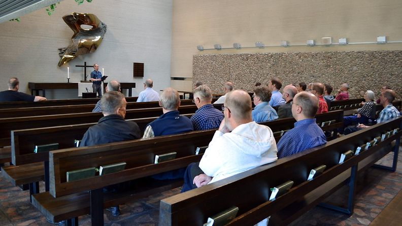 Oulun evankelisluterilaiset seurakunnat järjestivät tilaisuuden vapaaehtoisille arkunkantajille Intiön kappelissa 11. kesäkuuta 2014. 