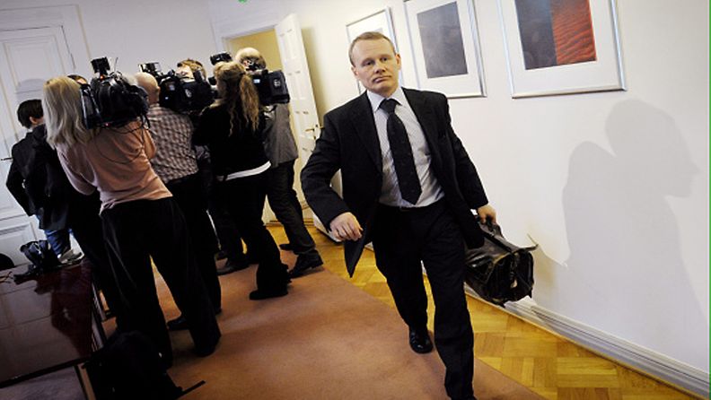 AKT:n puheenjohtaja Timo Räty valtakunnansovittelijan toimistossa 11. maaliskuuta 2010. Satamalakon neuvottelut on keskeytetty tuloksettomina. (Lehtikuva)  