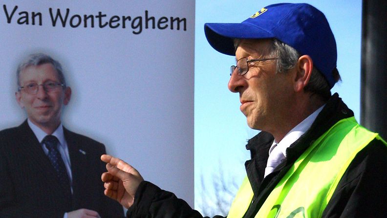 Perussuomalaisten belgialaissyntyinen ehdokas Freddy van Wonterghem kampanjoi Kotkassa 15. huhtikuuta 2011.