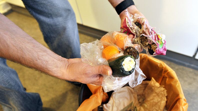 Jokainen suomalainen heittää syömäkelpoista ruokaa roskiin vuosittain yli 20 kiloa. 