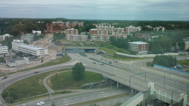 Pääkaupunkiseudulla tiet autioituivat jo hyvissä ajoin torstaina. Kuvaa Espoon Leppävaarasta.