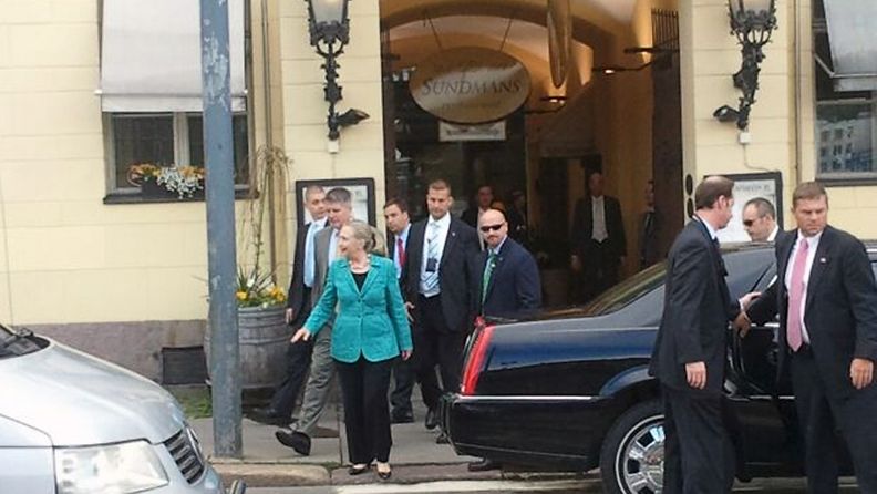Hillary Clinton nautti päivällistä G. W. Sundmans -ravintolassa.