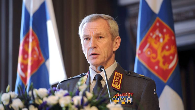 Puolustusvoimain komentaja kenraali Ari Puheloinen puhui 205. valtakunnallisen maanpuolustuskurssin avajaisissa Helsingissä maanantaina 4.tammikuuta 2013.
