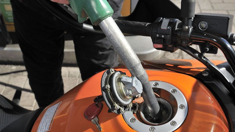 Poliisin mukaan huoltoasemien polttoainevarkaudet ovat lisääntyneet.