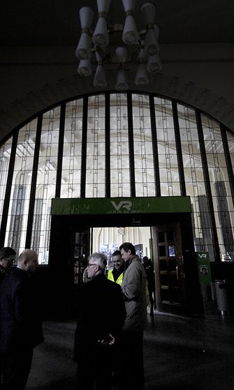 Helsingin päärautatieasema pimeni sähkökatkon takia 9. tammikuuta 2013. Myös Pasilan asema kärsi samasta viasta. Vika ei kuitenkaan vaikuttanut junaliikenteeseen.