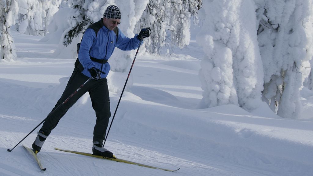 Hiihtobuumi jyllää edelleen – city-hiihtäjät opiskelevat nyt  luisteluhiihdon alkeita 