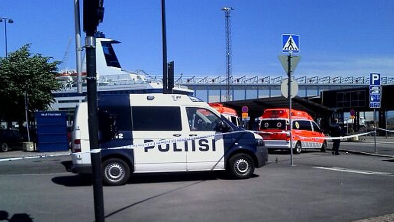 Kaksi ihmistä kuoli ammuskelussa Helsingin Länsisatamassa 15.6.2013.