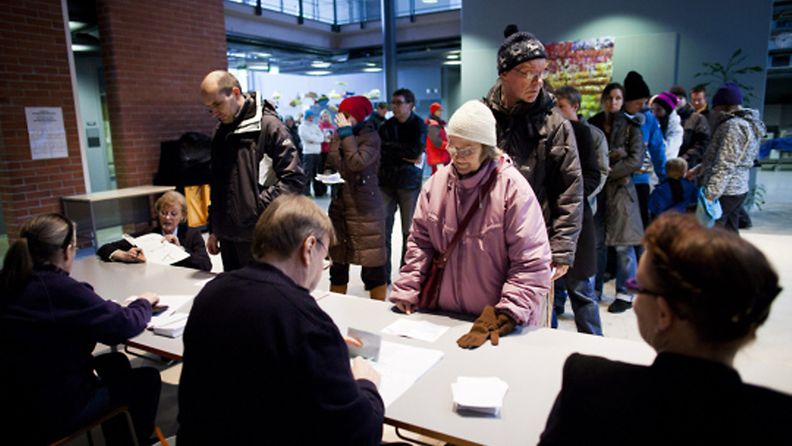 Herttoniemessä Helsingissä oli ensimmäisen kierroksen viimeisenä äänestyspäivänä 22.1.2012 ruuhkaa.