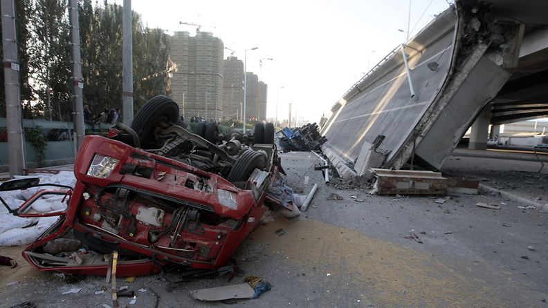 Kiinassa useita ihmisiä sai surmansa perjantaina, kun hiljattain valmistunut moottoritiesilta romahti. Turma tapahtui Harbinin kaupungissa Koillis-Kiinassa. 