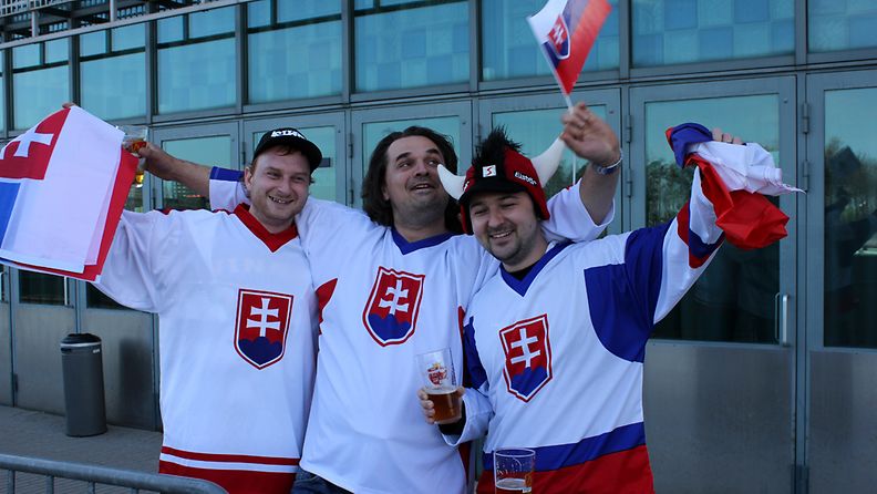 Näille Slovakian kannattajille olut maistui MM-lisästä huolimatta. 