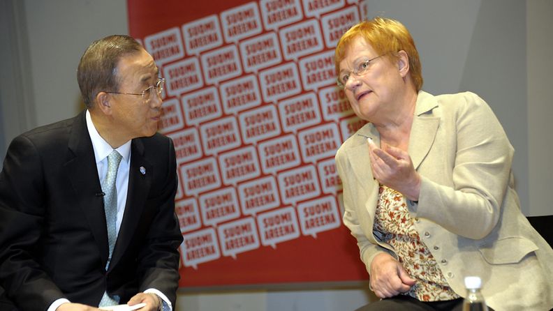 Presidentti Tarja Halonen ja YK:n pääsihteeri Ban Ki Moon SuomiAreenan "We have a Dream called Global Sustainability " -keskustelutilaisuudessa Porissa 15. heinäkuuta 2011