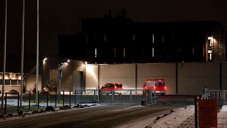 Pelastusajoneuvot menivät Turun Saramäen vankilaan tänään illalla, kun yhdessä sellissä oli tulipalo