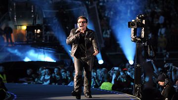 Irlantilaisyhtye U2 esiintyi Helsingin Olympiastadionilla perjantaina 20. elokuuta 2010. Kuvassa laulaja Bono (Kuva: Lehtikuva)