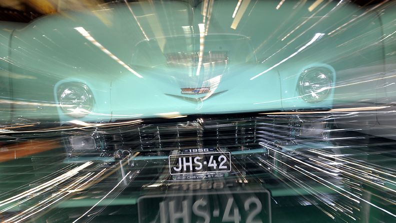 Kuvassa Chevrolet'n 1956-vuosimallin auton dollarihymy. 