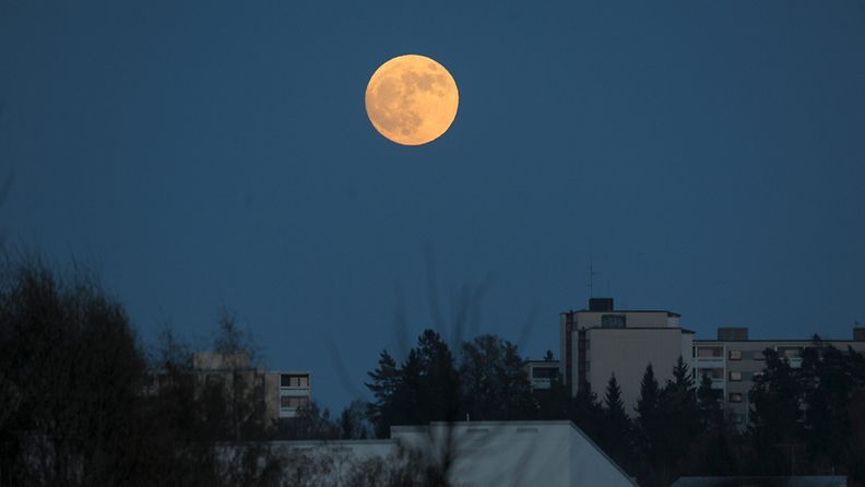 Kuu Espoossa 5. toukokuuta 2012. 