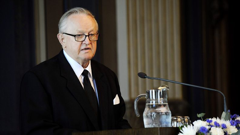 Presidentti Martti Ahtisaari puhui valtioneuvos Harri Holkerin muistotilaisuudessa Helsingin Säätytalolla. 