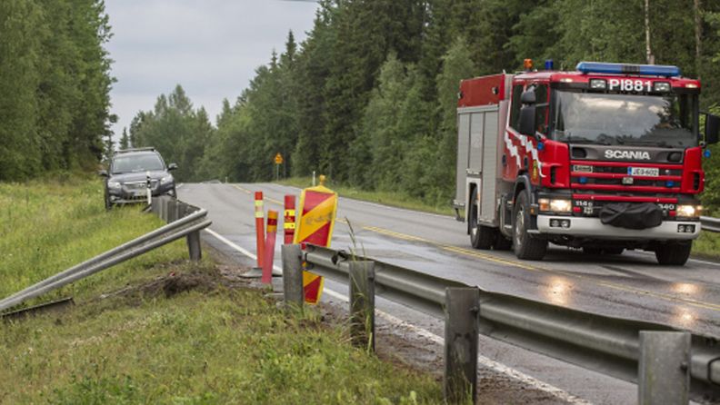 Kaksi ihmistä kuoli ja kolme loukkaantui vakavasti kahden henkilöauton kolarissa lauantaina iltapäivällä Siekkiskylässä Virroilla Pirkanmaalla 7. heinäkuuta 2012. 