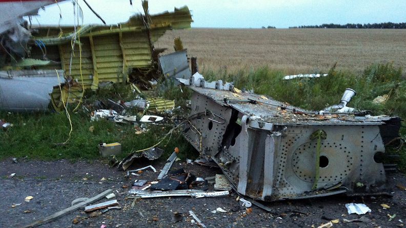 Malaysia Airlines lento MH17 alasammuttu Itä-Ukrainassa romua 