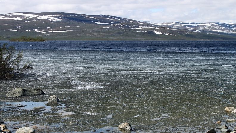 Kilpisjärvessä oli vielä jääsohjoa 4. kesäkuuta 2013. 