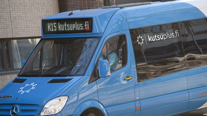 Helsingin seudun liikenne HSL esitteli uutta Kutsuplus-palveluaan eli kevään aikana avautuvaa kutsubussipalveluaan Helsingissä 3. huhtikuuta 2013. Matkustaja voi tilata kohtuuhintaisen kutsubussin haluamalleen lähipysäkille. HSL toivoo kutsubussista vaihtoehtoa yksityisautoilulle. 