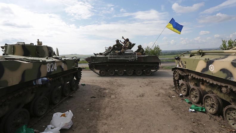 Ukrainan hallituksen joukot partioivat Slavianskin lähellä Itä-Ukrainassa 11. heinäkuuta.
