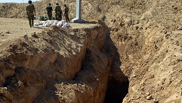 Tunnelit voivat olla satoja metrejä tai jopa kilometrejä pitkiä. Kuvassa yli kilometrin pituisen tunnelin toinen suuaukko Israelin maaperällä. Toinen pää sijaitsi Gazan kaistaleen keskellä, Khan Younisin kaupungissa.