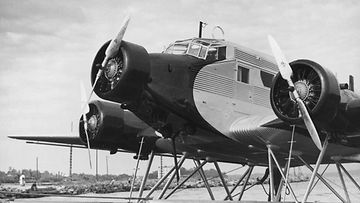 Kolmimoottorinen Junkers-lentokone Kaleva suomalaisine OH-ALL -tunnuksineen.