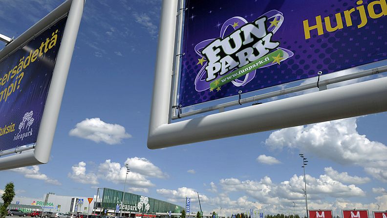Kauppakeskus Ideaparkissa, Lempäälässä esiteltiin 14. kesäkuuta 2012 huomenna perjantaina yleisölle aukeavaa Pohjois-Euroopan suurinta Funpark -sisähuvipuistoa.